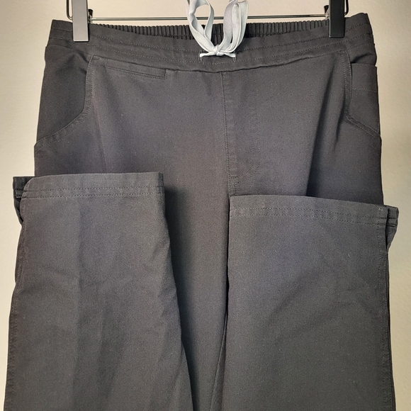 Figs Yola Scrubs Pants size XSmall Petite in Black - Picture 6 of 9